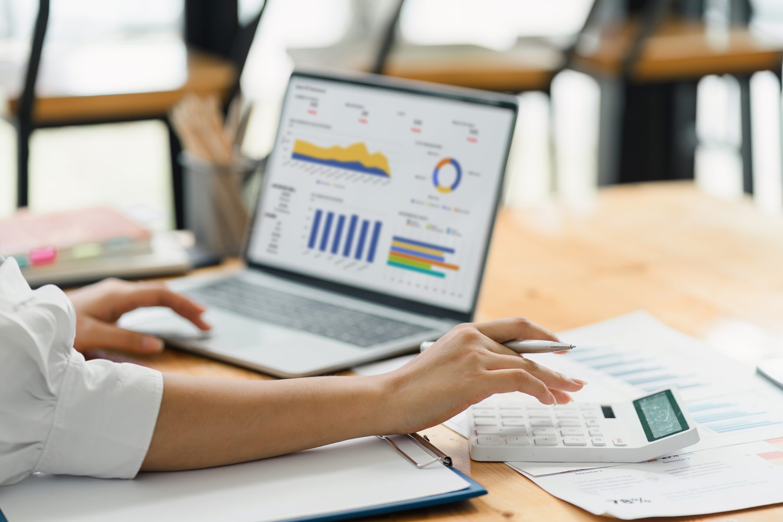 Woman on laptop analyzing veterinary KPIs